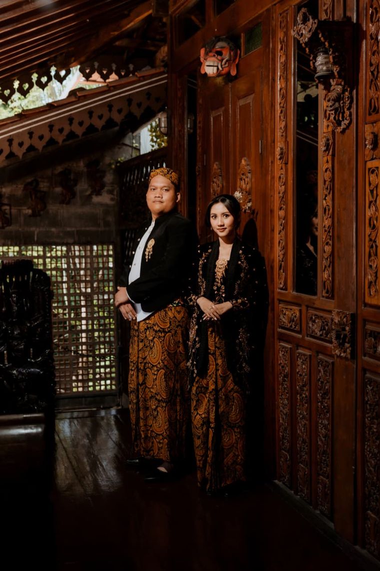 Busana tradisional Dika & Ellen